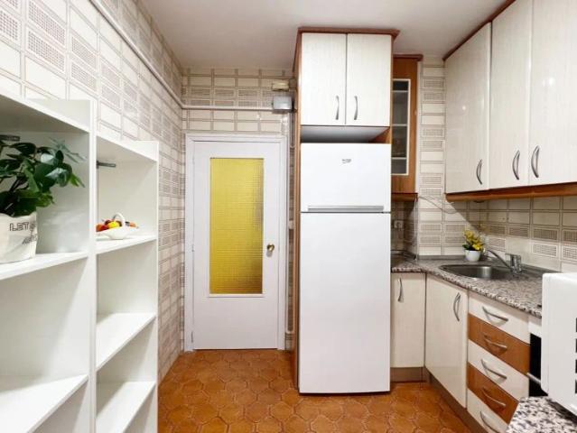 Room in a shared 5 bedroom apartment for rent in Quintana, bills included