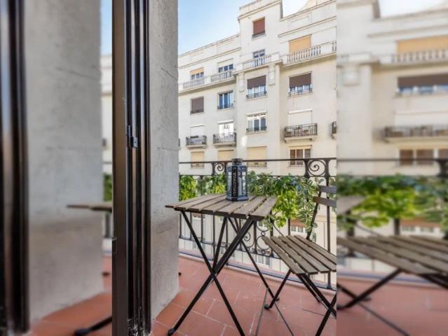 Room in a shared 5 bedroom apartment for rent in Ríos Rosas, Madrid, professionals and students accepted