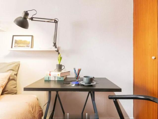 Room in a shared 5 bedroom apartment for rent in Russafa