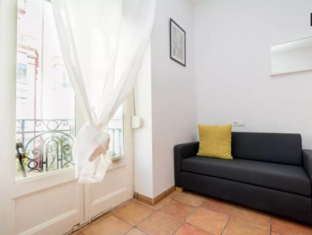 Room in a shared 5 bedroom apartment for rent in Russafa, professionals and students only