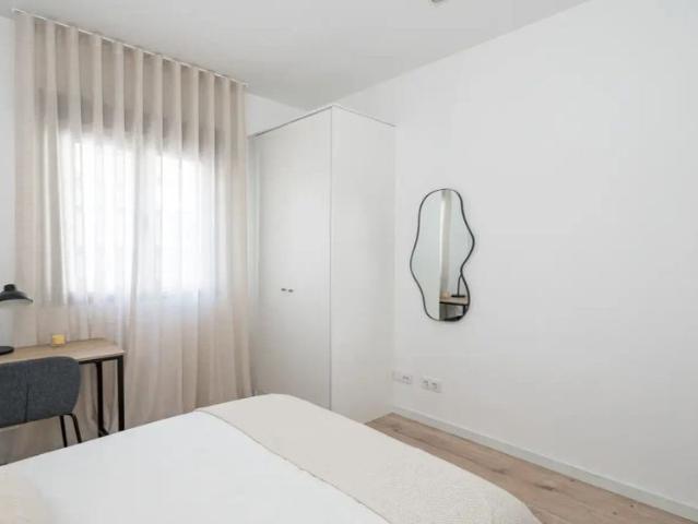 Room in a shared 5 bedroom apartment for rent in Trafalgar, tenants must be professionals
