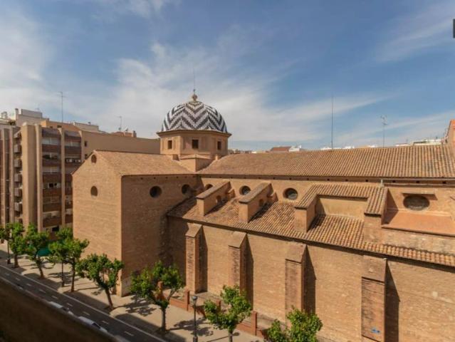 Room in a shared 5 bedroom apartment for rent in Trinitat