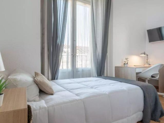 Room in a shared 5 bedroom apartment for rent in Universidad