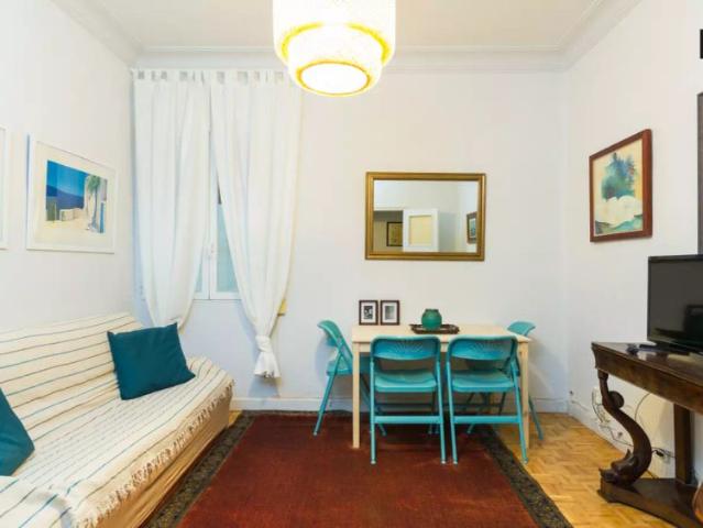 Room in a shared 5 bedroom apartment for rent in Universidad, all bills included, students & professionals only