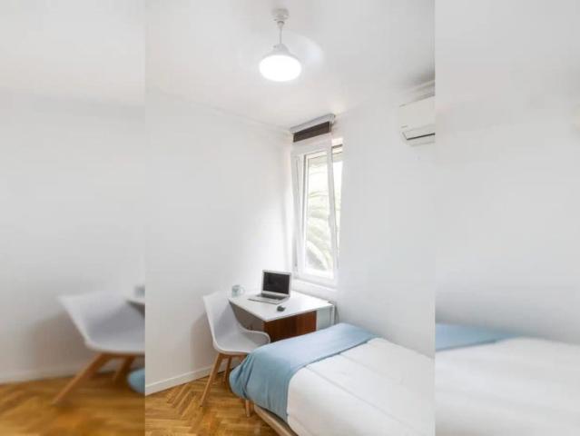 Room in a shared 5 bedroom apartment for rent in Valdezarza