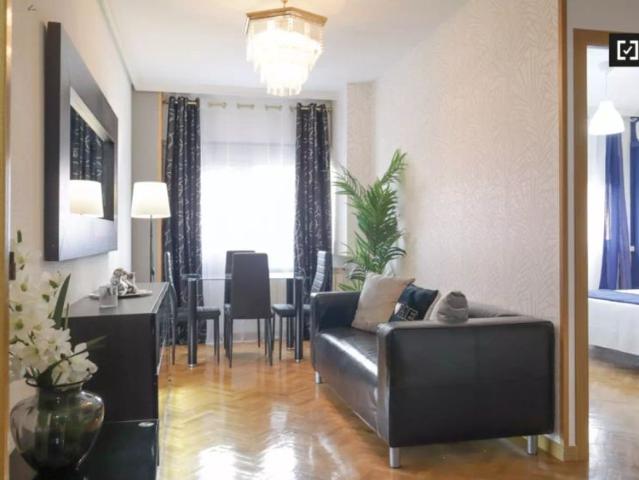 Room in a shared 5 bedroom apartment for rent in Valdebernardo