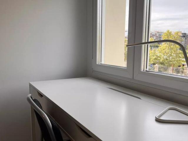 Room in a shared 5 bedroom apartment for rent in Vallehermoso, bills included