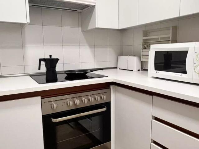 Room in a shared 5 bedroom apartment for rent in Vallehermoso, bills included