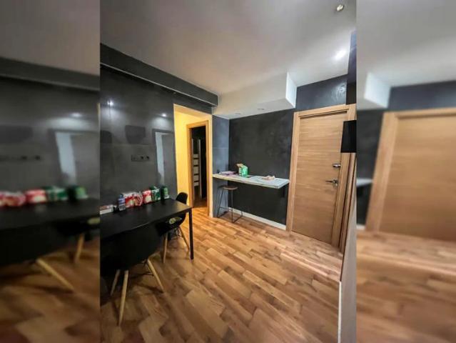 Room in a shared 5 bedroom apartment for rent in Ventas, bills included, perfect for students and professionals