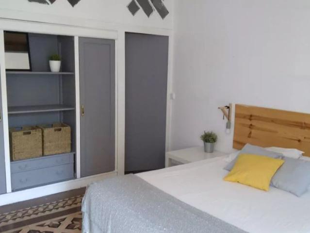 Room in a shared 5 bedroom apartment for rent in Vila de Gràcia