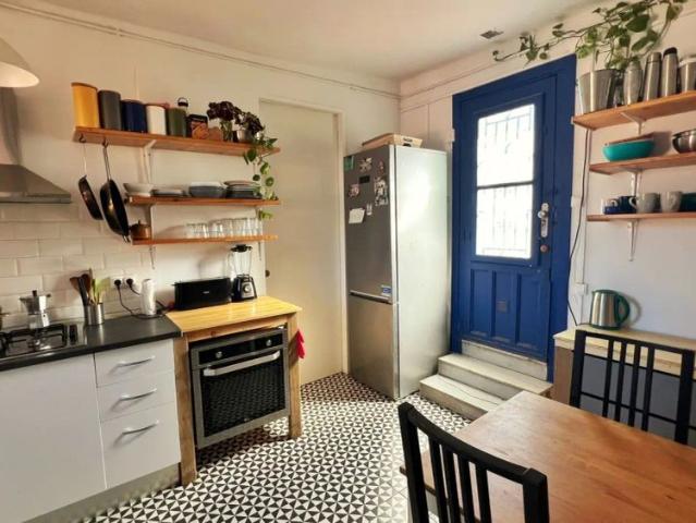 Room in a shared 5 bedroom apartment for rent in Vila de Gràcia, bills included