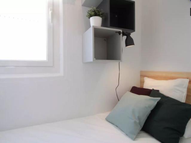 Room in a shared 5 bedroom apartment for rent in Vila de Gràcia, smoking allowed