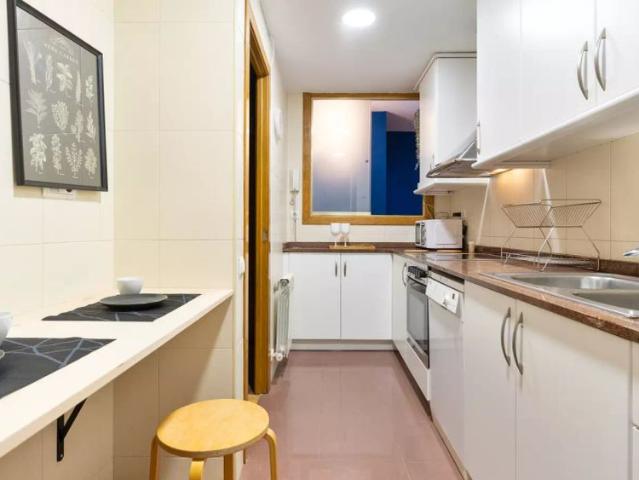 Room in a shared 5 bedroom apartment for rent in Vila de Gràcia, perfect for professionals and students