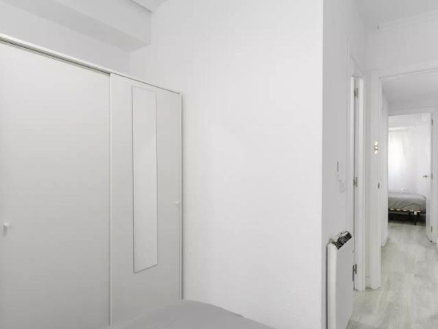 Room in a shared 5 bedroom apartment for rent in Zofío
