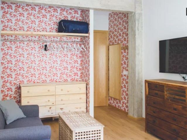 Room in a shared 6 bedroom apartment for rent in Casa de Campo, bills included