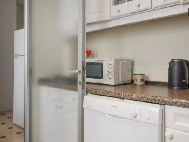 Room in a shared 6 bedroom apartment for rent in Castellana, Students and professionals only