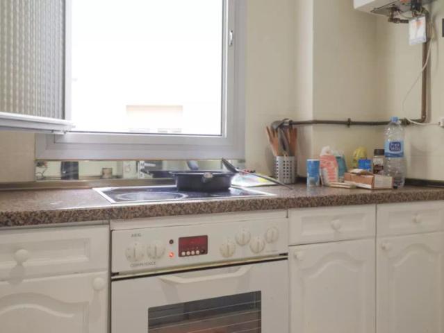 Room in a shared 6 bedroom apartment for rent in Castellana, Students and professionals only