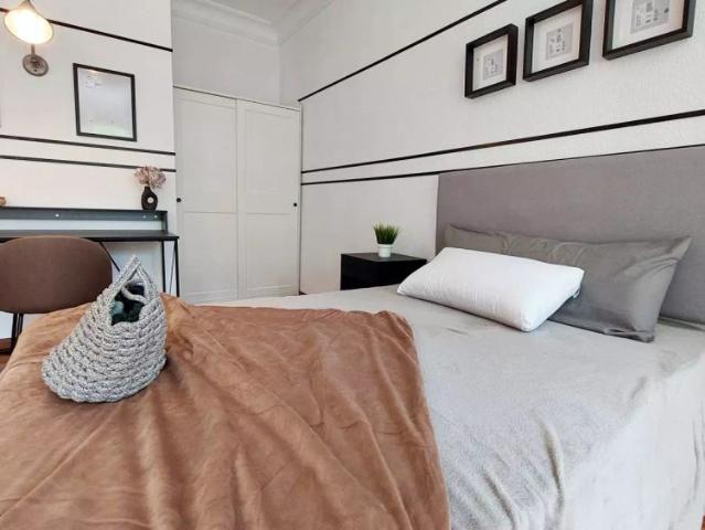Room in a shared 6 bedroom apartment for rent in Castilla, all bills included