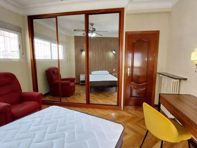 Room in a shared 6 bedroom apartment for rent in Castilla, all bills included