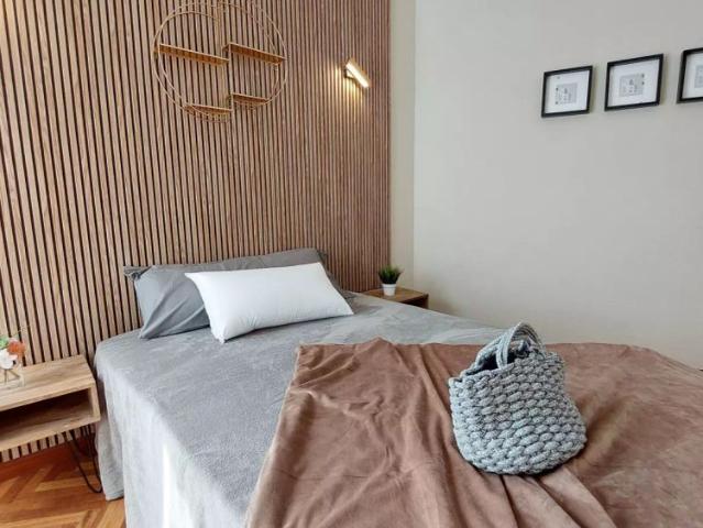 Room in a shared 6 bedroom apartment for rent in Castilla, all bills included