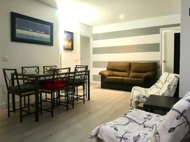 Room in a shared 6 bedroom apartment for rent in Castillejos