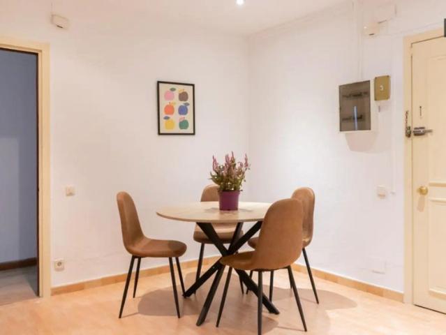 Room in a shared 6 bedroom apartment for rent in Castillejos, bills included