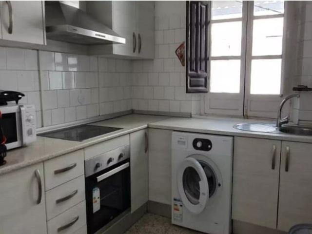 Room in a shared 6 bedroom apartment for rent in Centro Sagrario