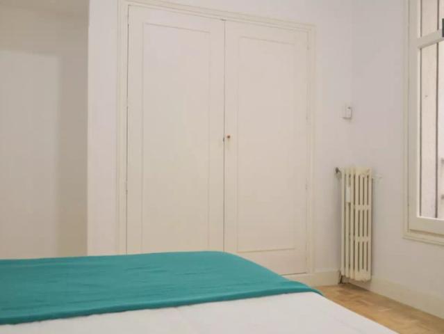 Room in a shared 6 bedroom apartment for rent in Arapiles