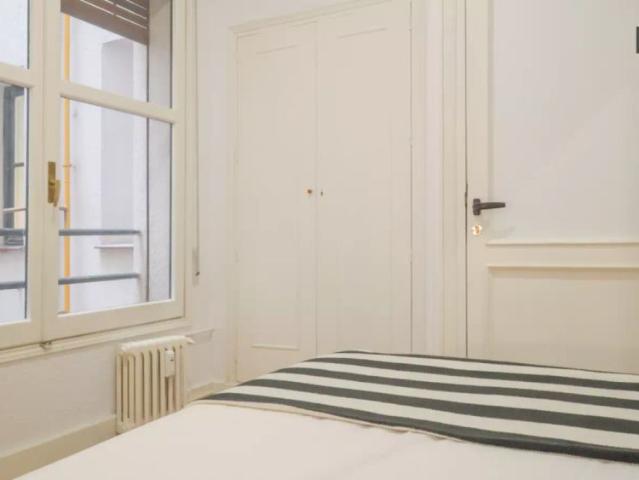 Room in a shared 6 bedroom apartment for rent in Arapiles