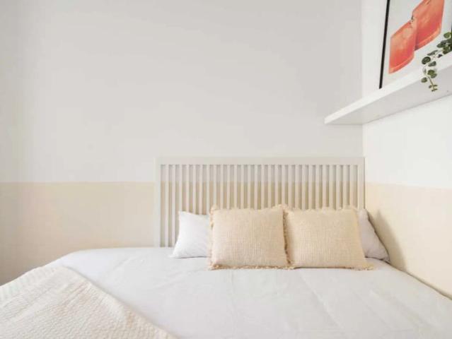 Room in a shared 6 bedroom apartment for rent in Arapiles, all bills included