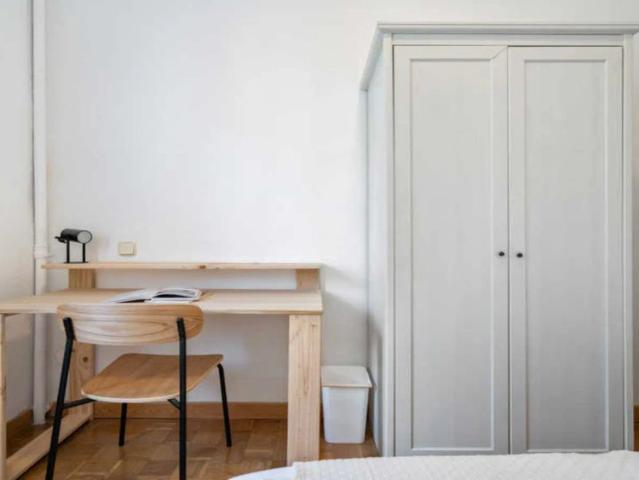 Room in a shared 6 bedroom apartment for rent in Arapiles, all bills included
