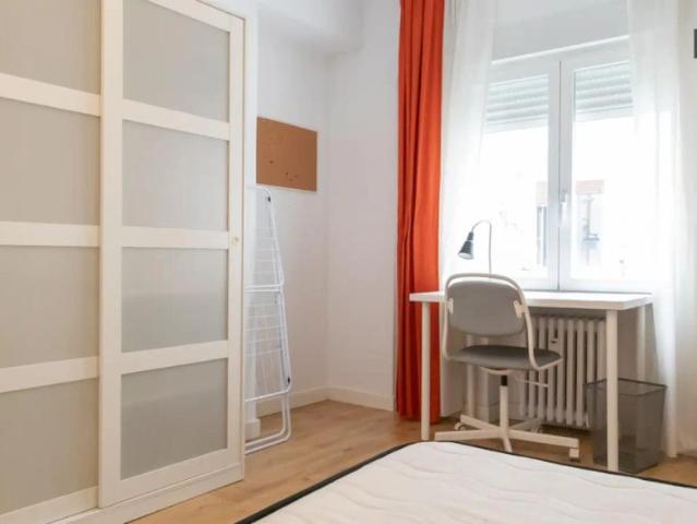 Room in a shared 6 bedroom apartment for rent in Gaztambide, perfect for students and professionals