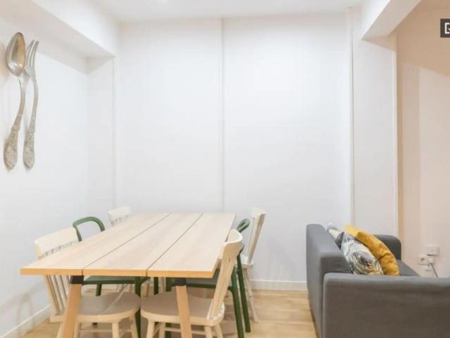 Room in a shared 6 bedroom apartment for rent in Gaztambide, perfect for students and professionals