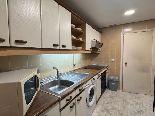 Room in a shared 6 bedroom apartment for rent in Entrevías