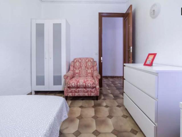 Room in a shared 6 bedroom apartment for rent in El Botánic perfect for students