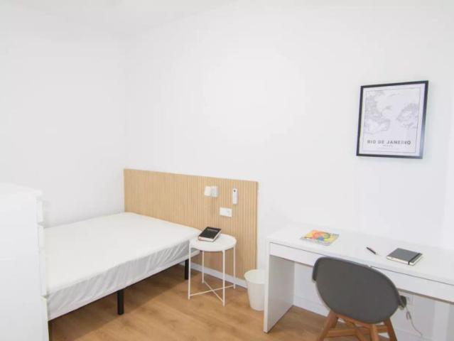 Room in a shared 6 bedroom apartment for rent in El Raval, bills included, smoking not allowed