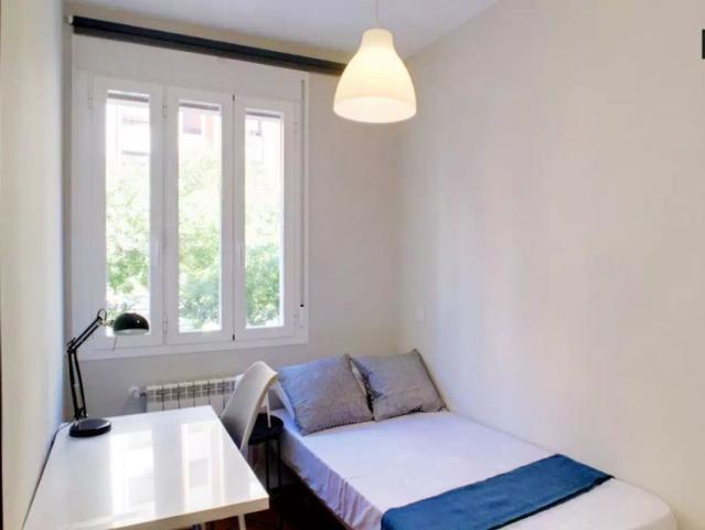 Room in a shared 6 bedroom apartment for rent in Ibiza, Madrid, professionals and students only, no couples