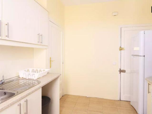 Room in a shared 6 bedroom apartment for rent in Ibiza, Madrid