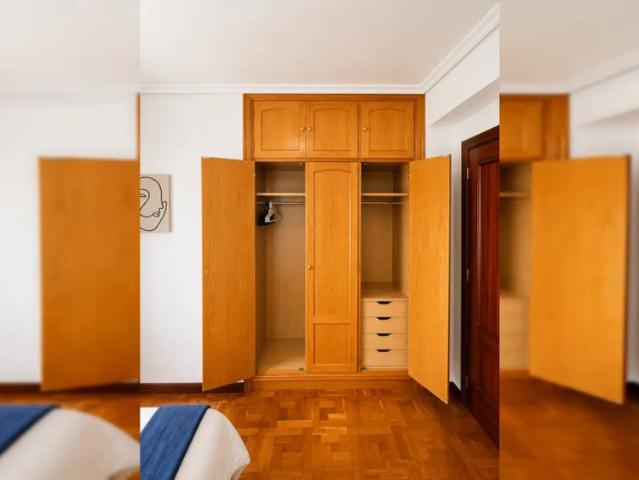 Room in a shared 6 bedroom apartment for rent in Iturrama