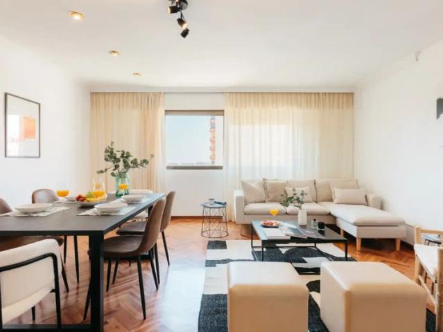 Room in a shared 6 bedroom apartment for rent in La Carrasca