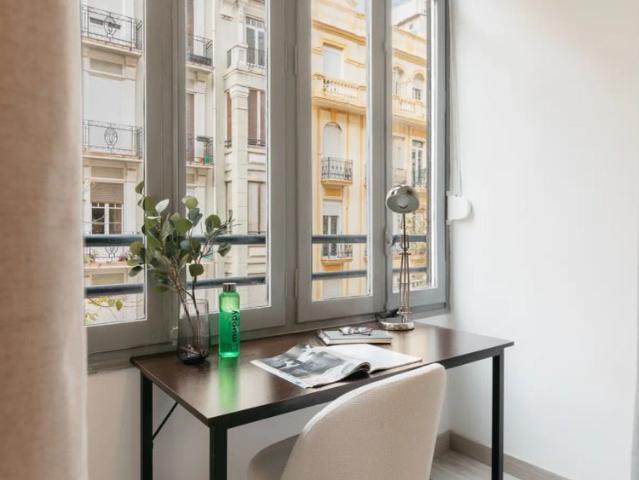 Room in a shared 6 bedroom apartment for rent in La Gran Vía