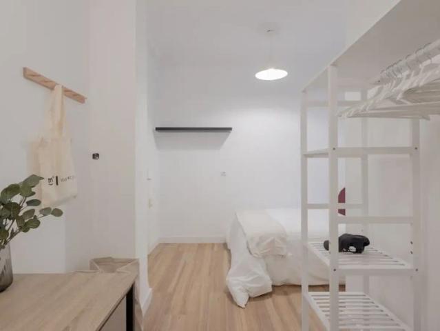 Room in a shared 6 bedroom apartment for rent in La Gran Vía, Valencia