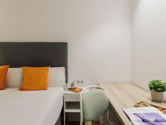Room in a shared 6 bedroom apartment for rent in la Dreta de l'Eixample