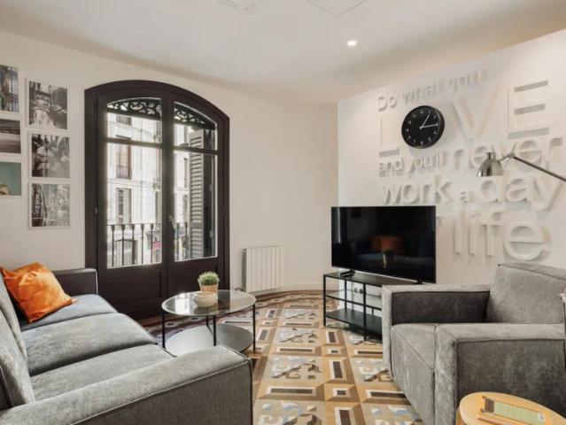 Room in a shared 6 bedroom apartment for rent in La Dreta de l'Eixample