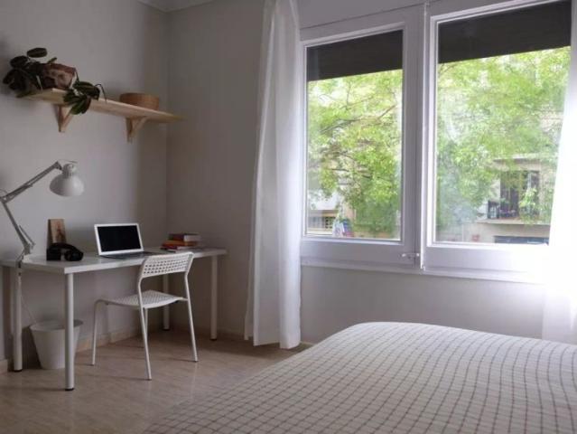 Room in a shared 6 bedroom apartment for rent in La Sagrada Família, fully furnished, students only