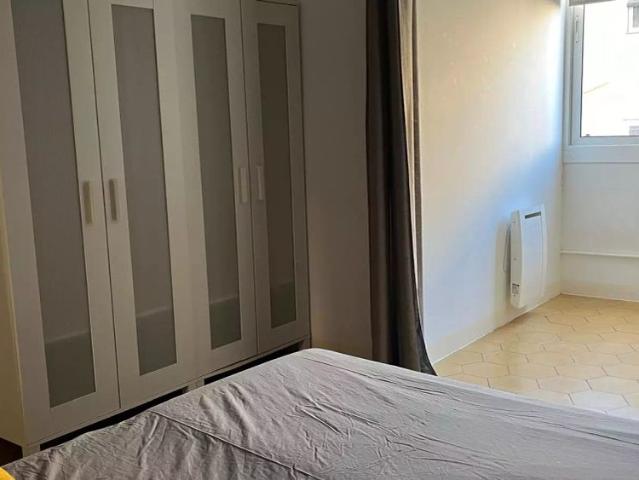 Room in a shared 6 bedroom apartment for rent in l'Antiga Esquerra de l'Eixample, Barcelona Students only