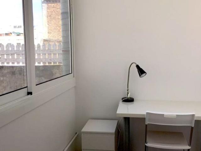 Room in a shared 6 bedroom apartment for rent in l'Antiga Esquerra de l'Eixample, perfect for students