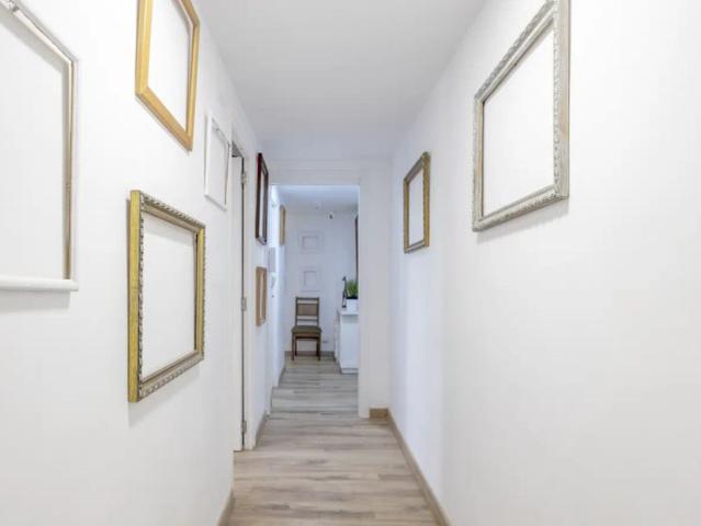 Room in a shared 6 bedroom apartment for rent in L'Illa Perduda
