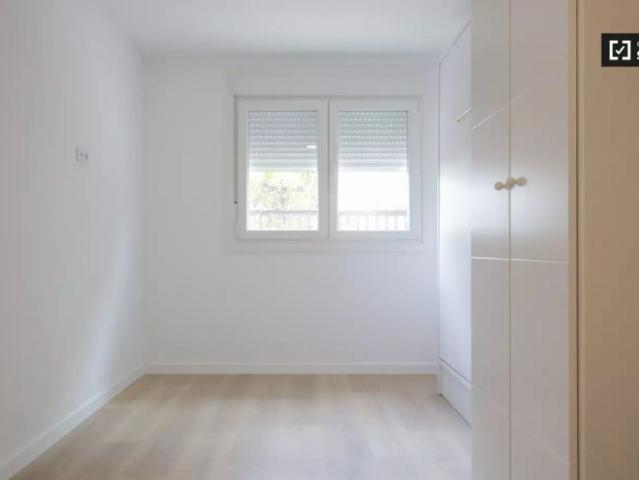 Room in a shared 6 bedroom apartment for rent in Lucero, all bills included