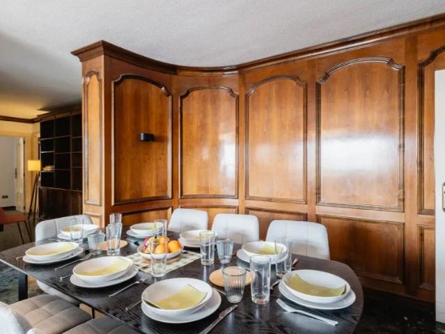 Room in a shared 6 bedroom apartment for rent in Mont Olivet, Valencia Professionals and Students Allowed